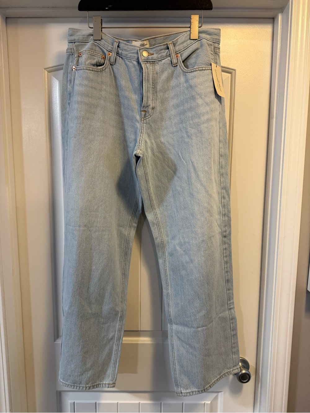Universal Thread Women's Light Blue Straight-Leg Jeans